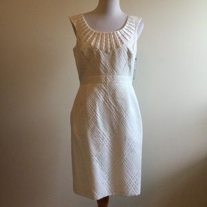 Elegant White Sleeveless Dress